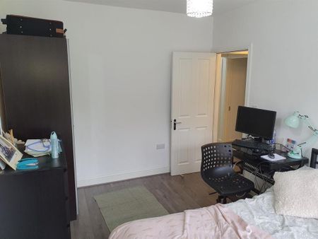 5 bedroom semi-detached house to rent - Photo 3