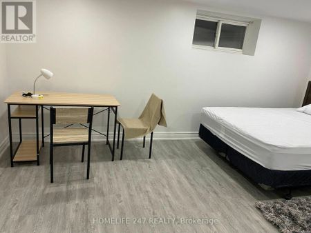 50 PANMURE CRESCENT N - Photo 2