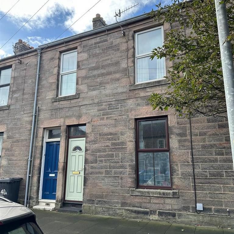 1 bedroom ground floor flat to rent - Photo 1