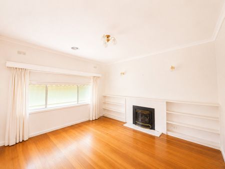 4 Bedroom Home Centrally Located - Photo 2