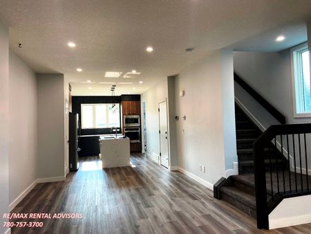 UPPER 10628 81 Street Northwest - Photo 4