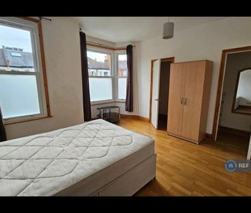 1 bedroom in a house share to rent - Photo 2