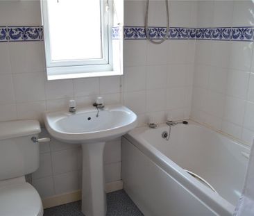 2 bedroom semi-detached house to rent - Photo 6