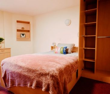 Large Double Ensuite (within a 5 bed flat) - Photo 3