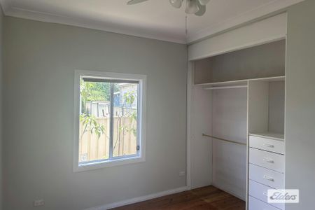 Large 4 bedroom home - Photo 3