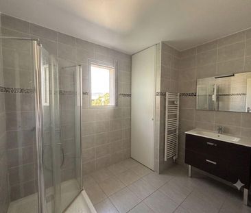 Location Appartement 3 pièces 76m² BOURG LES VALENCE 26500 - Photo 4
