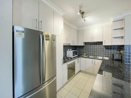 Perfectly Positioned 2 Bedroom Apartment! - Photo 3