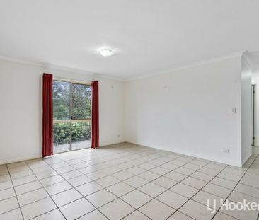 4 BEDROOM HOME IN GREAT LOCATION - Photo 2