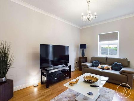 Stoneleigh Court, Alwoodley, Leeds, LS17 - Photo 3