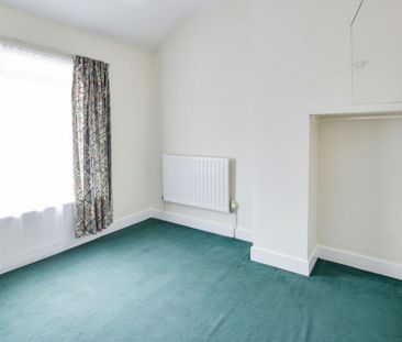 2 bedroom end of terrace house to rent - Photo 5