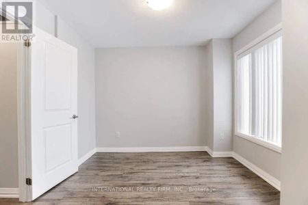 11 LOCUST LODGE GARDENS - Photo 2