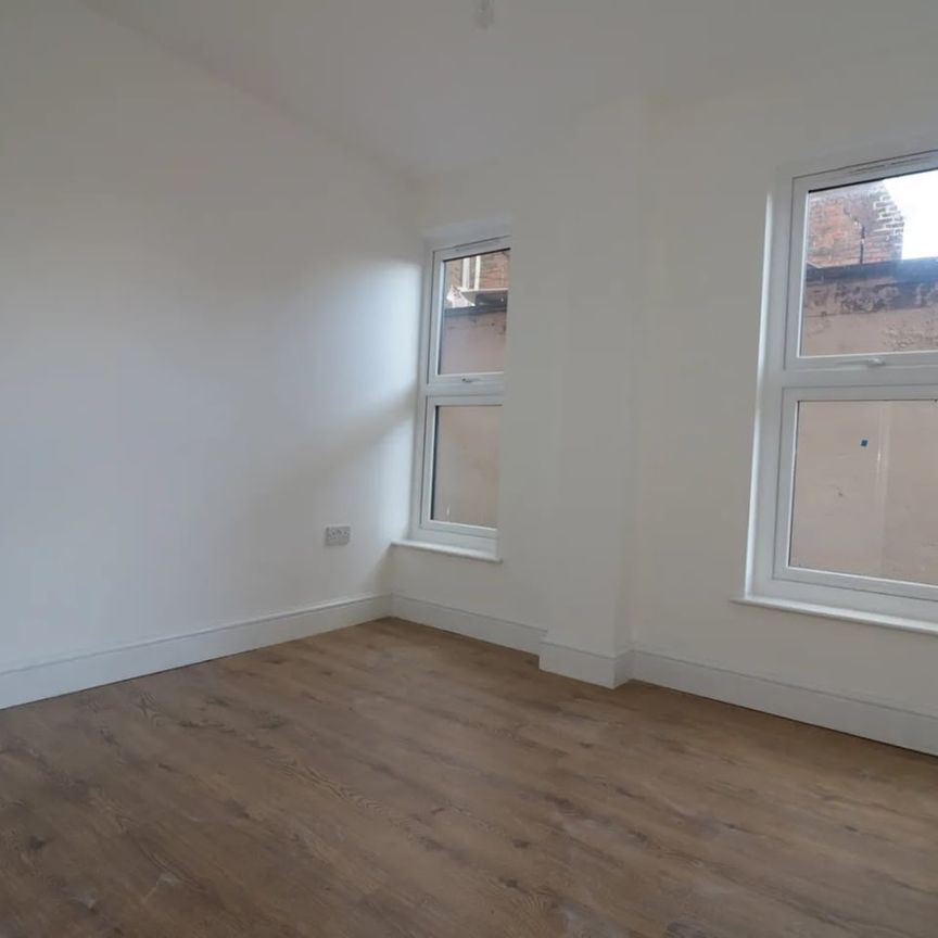 2 Bed Flat, King Street, LU1 - Photo 1