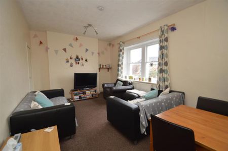 4 bedroom maisonette to rent - Photo 2