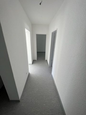 Schöne 4-Zimmer Erdgeschosswohnung mit Balkon zu vermieten - Photo 3