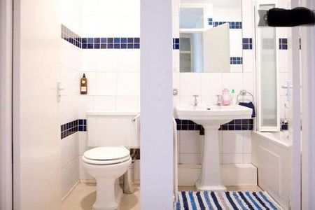 Rosenau Road, London, SW11 - Photo 4