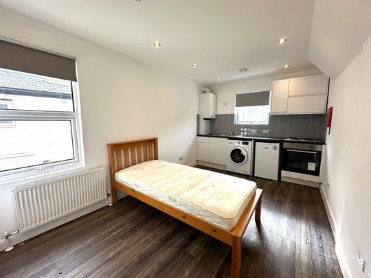 Studio to rent - Photo 1