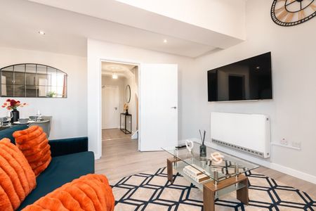 3 Bed Flat, Shirley High Street, SO16 - Photo 2