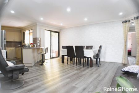 Modern 4-bedroom fully furnished family home - Photo 2