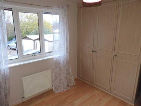 2 bedroom semi-detached house to rent - Photo 4