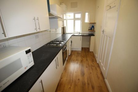 2 bedroom flat to rent - Photo 4