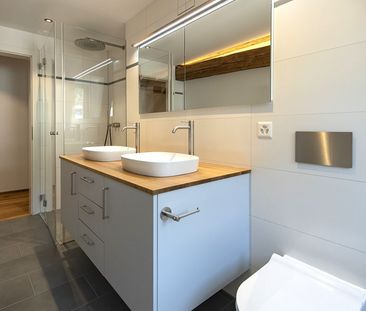 Zentral, luxuriös, neu renoviert mit grossem Balkon und Aussicht - Photo 5