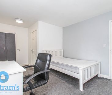 5 bed Semi-Detached House for Rent - Photo 6