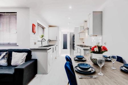 6 Beds 6 Baths - Photo 5