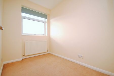 3 Bedroom Mid Terraced House To Rent - Photo 3