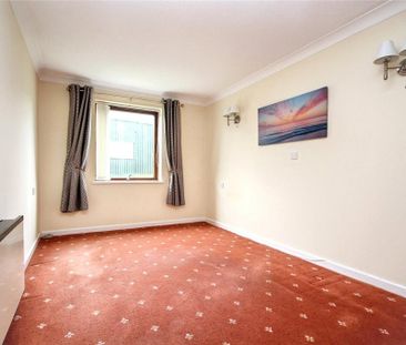 1 bedroom retirement property to rent - Photo 6