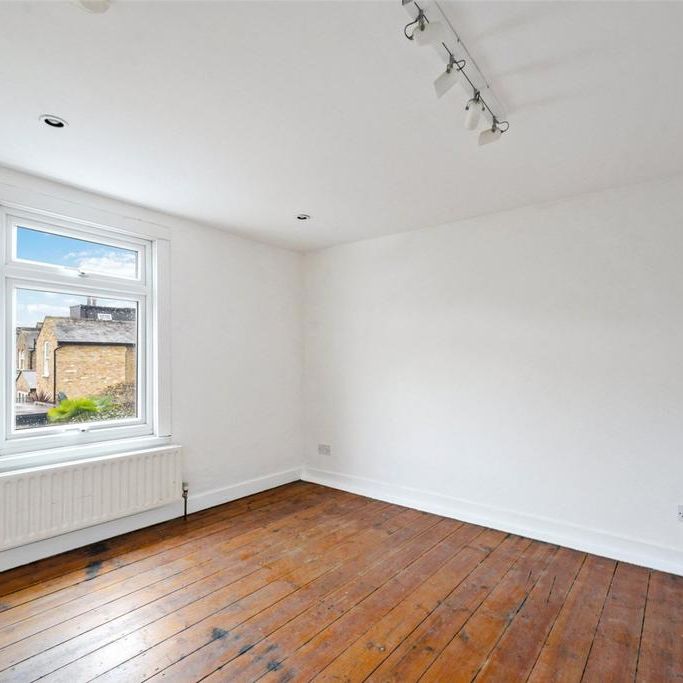 3 bedroom semi-detached house to rent - Photo 1