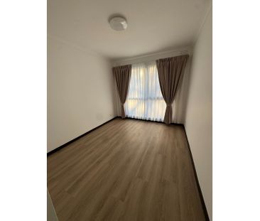 Fully Renovated 2-Bedroom Unit - Photo 4