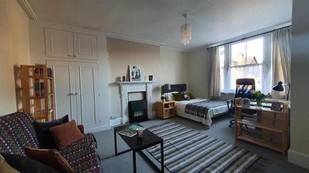 Property to rent - Photo 2