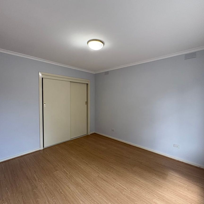 SPACIOUS 2 BEDROOM FRONT FACING UNIT! - Photo 1