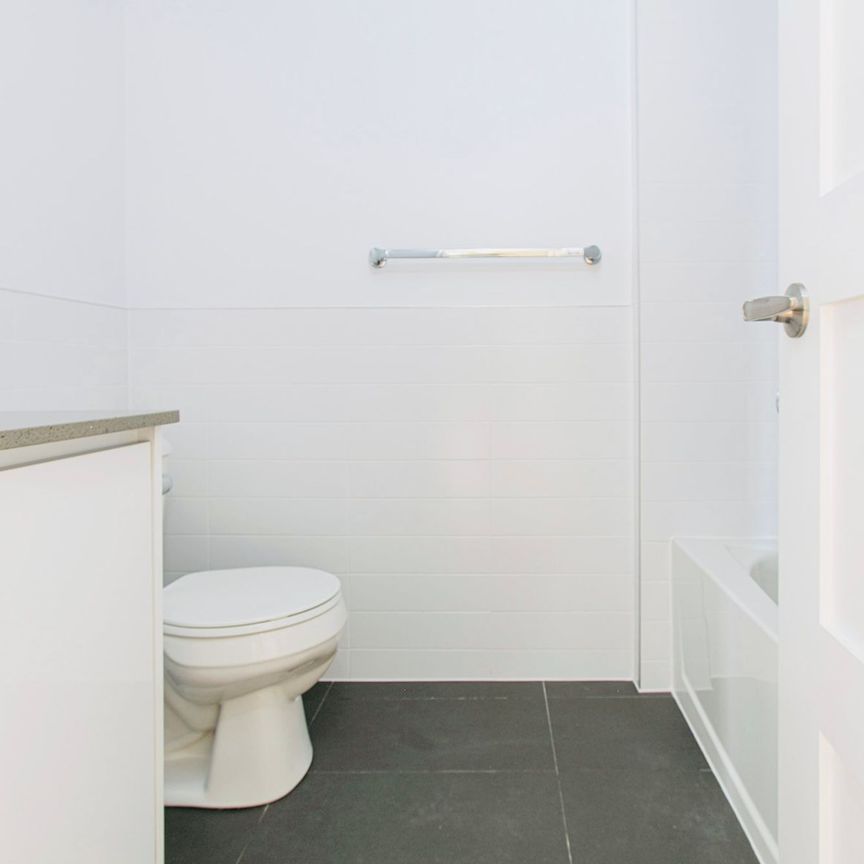 For Lease - 10 Shallmar Boulevard Unit# 811, Toronto, Ontario - Photo 1