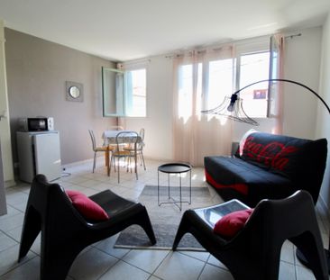 Location Appartement 1 pièce 27m² - Photo 2