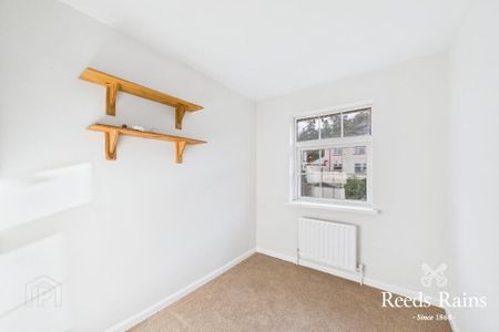 32 Dunbeg Park, Hillsborough, BT26 6AT - Photo 3