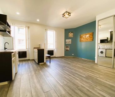 Location Appartement 2 pièces 37m² MARSEILLE 5ème - Photo 2
