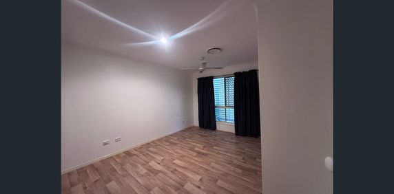 4 Bedroom Home in Point Vernon - Photo 2