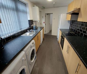 1 bedroom in a house share to rent - Photo 4