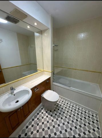 4 bedroom flat share to rent - Photo 2