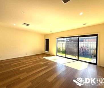 Spacious Family Home in Prime Tarneit Location - Photo 2