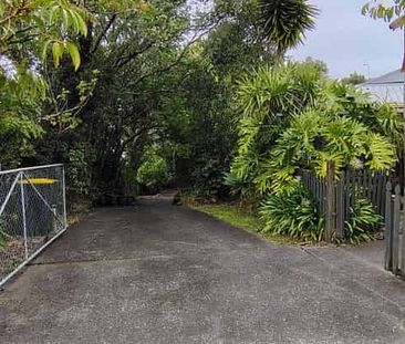 Charming 4Bdrm Family Home with a Granny Flat - Photo 1