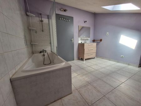 Location Appartement 4 pièces 70m² - Photo 4