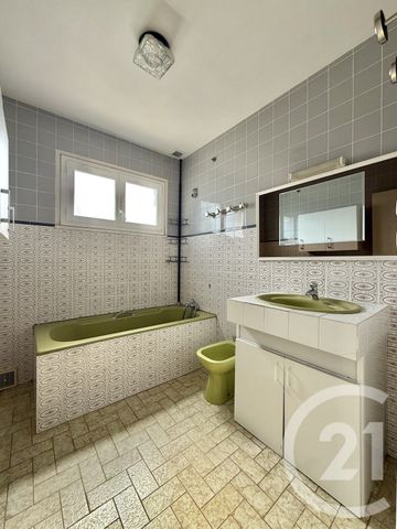 Location Maison 4 pièces 80m² LUSIGNY 03230 - Photo 5