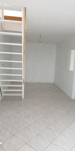 PROVIN, centre-ville, T2 duplex à 515 euros - Photo 4