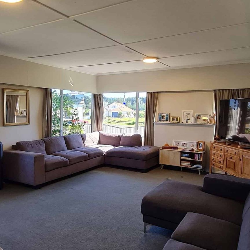 Charming 3-Bedroom in Waitarere - Photo 1
