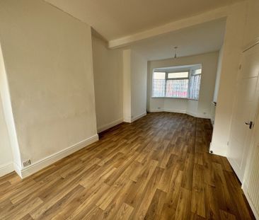 Chanterlands Avenue, Hull - Photo 1