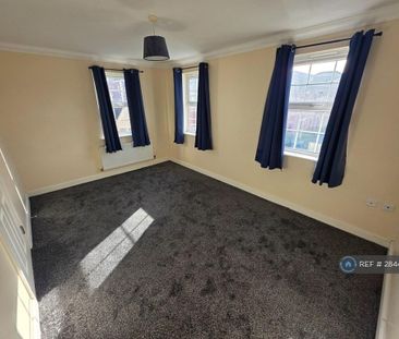 5 bedroom semi-detached house to rent - Photo 4