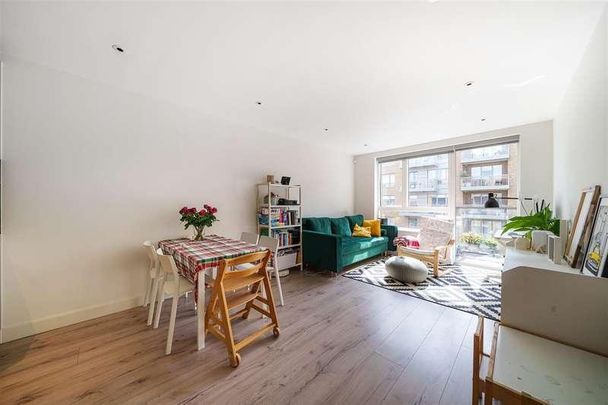 Cooper Court, Smithfield Square, Hornsey, N8 - Photo 1