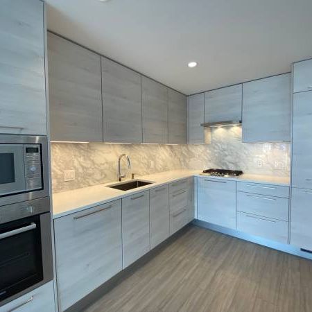 Prime Location - Metrotown AC 2Bed 2Bath - Photo 3